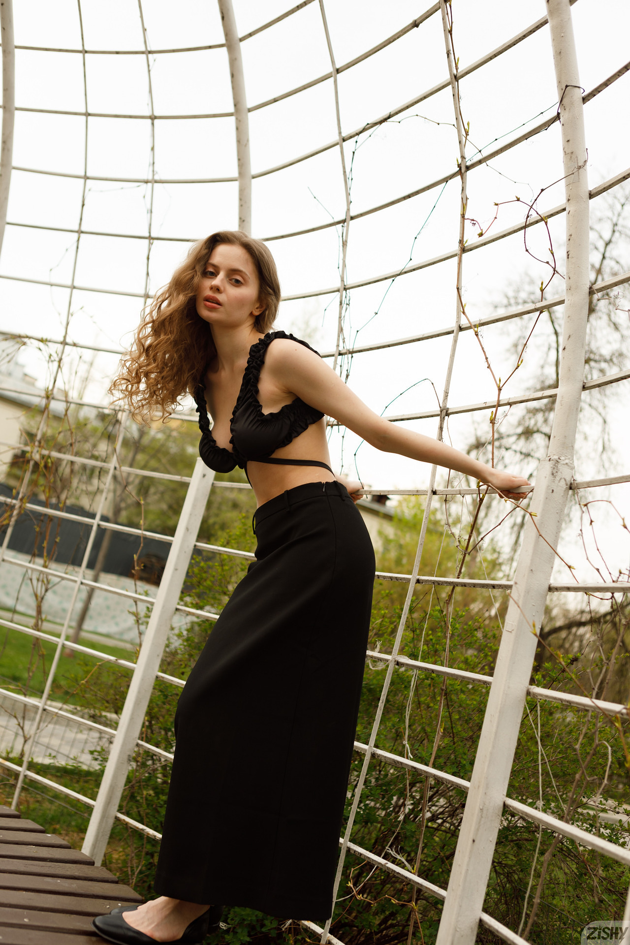 Mitropoliya in Zishy set The Female Gaze