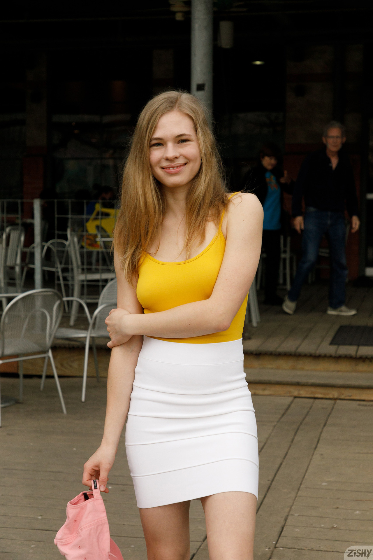 Minka Giertz in Zishy set Has Bawls