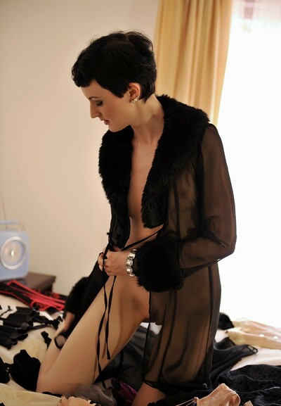 Anita de Bauch in Anita Arriving from Breathtakers