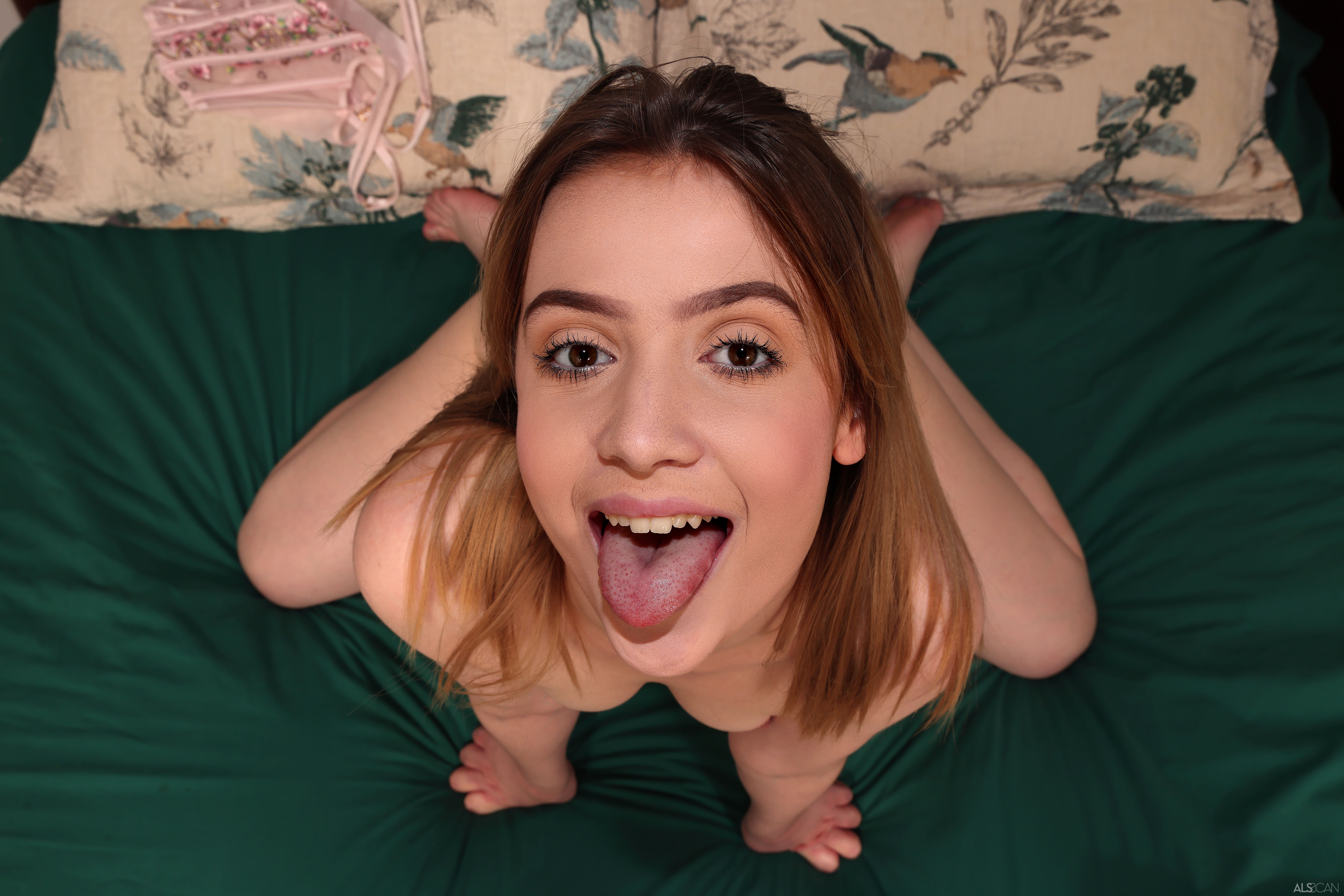 Daisy Bean in Als Scan set Ball Bearing