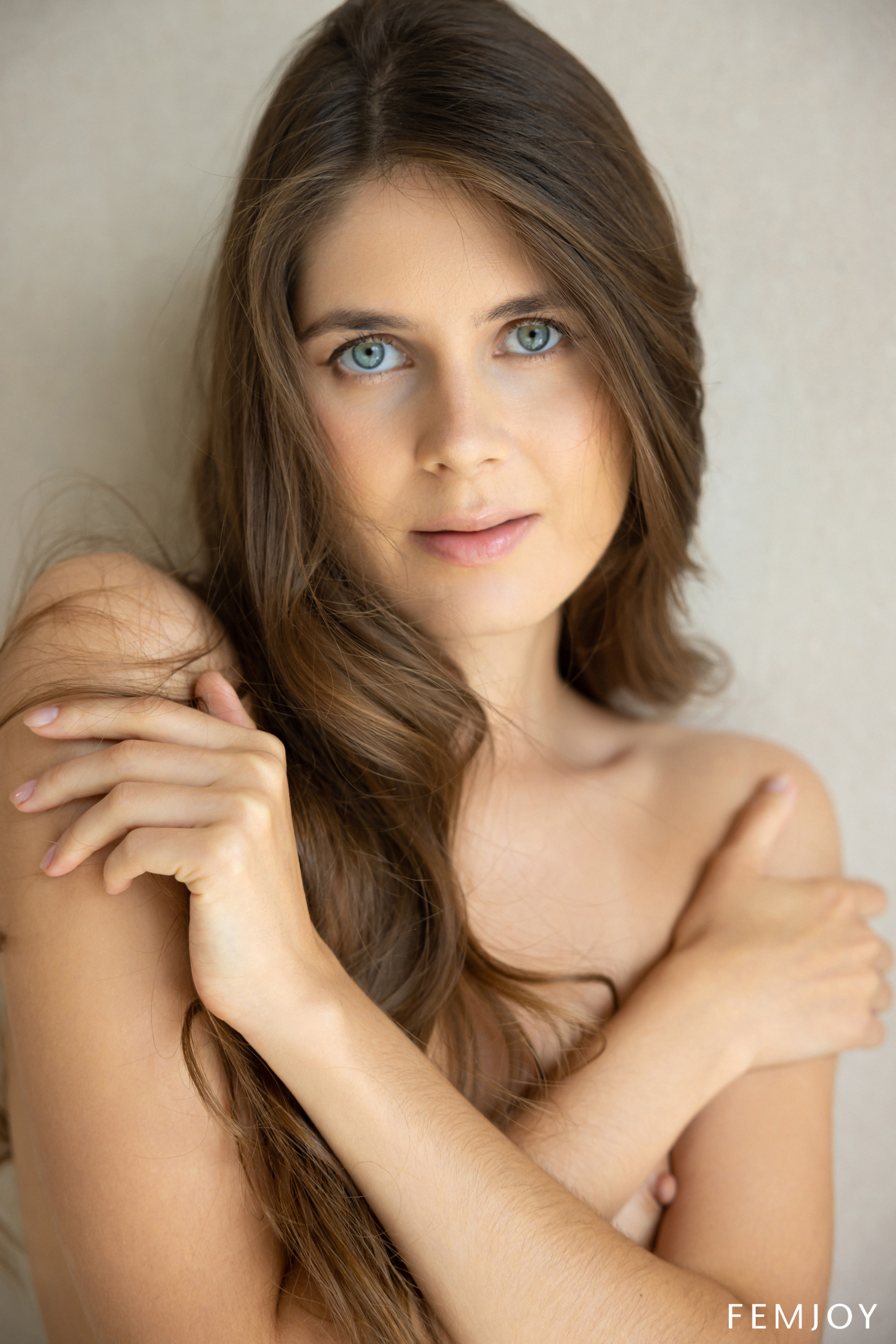 Luna Moonie in Femjoy set Tender