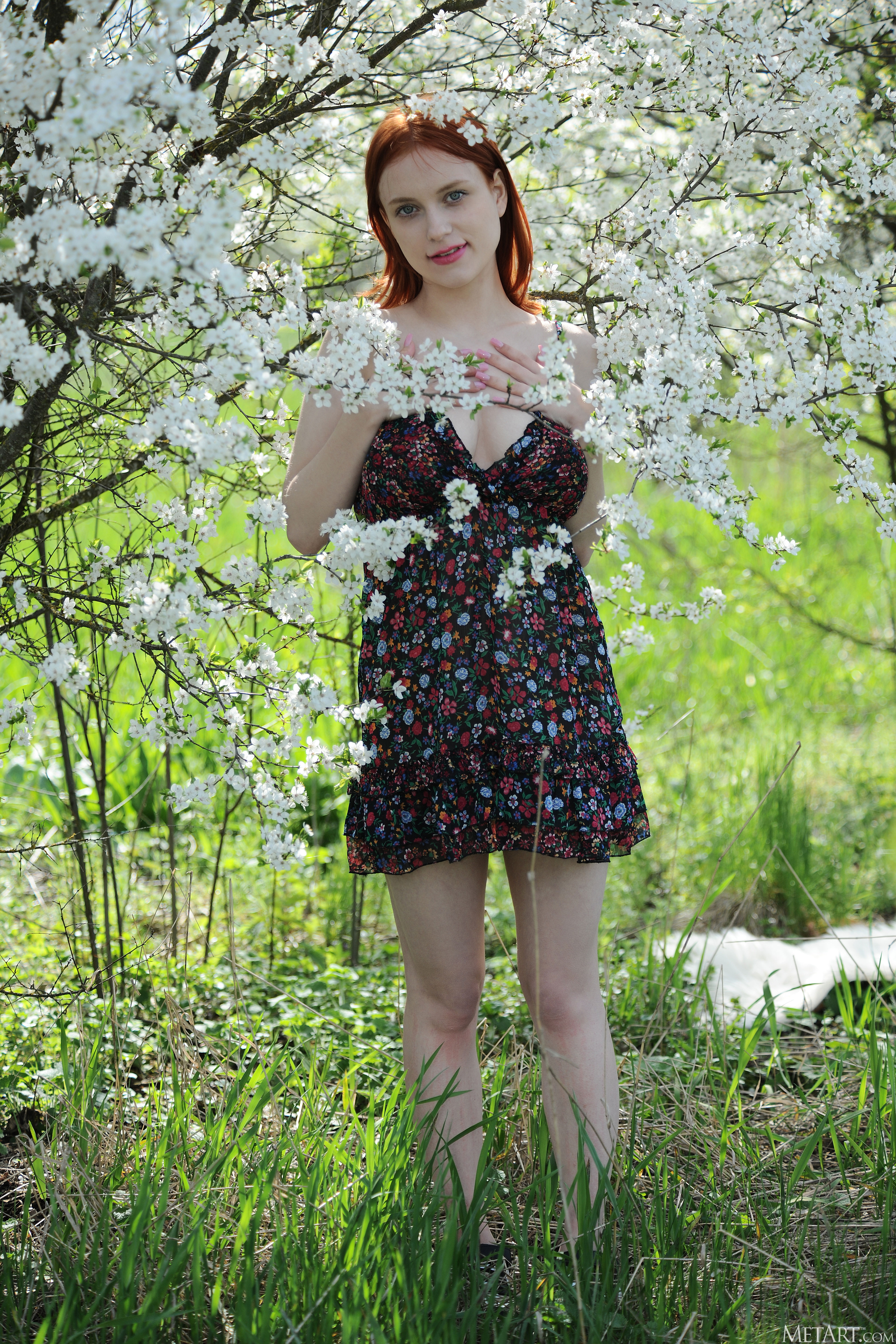 Raquel in Metart set Vibrant Day