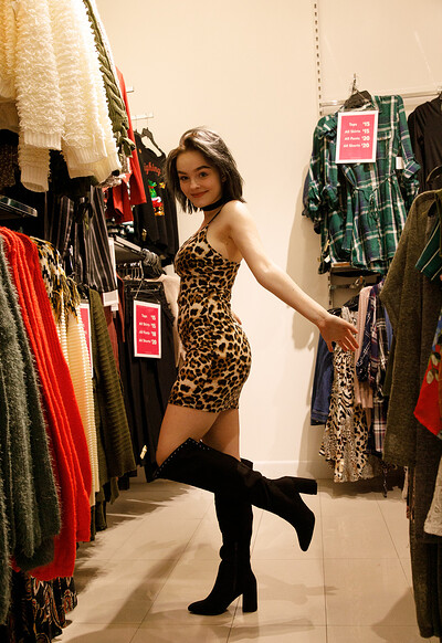 Vonnie Bean in Shoppy Beans from Zishy
