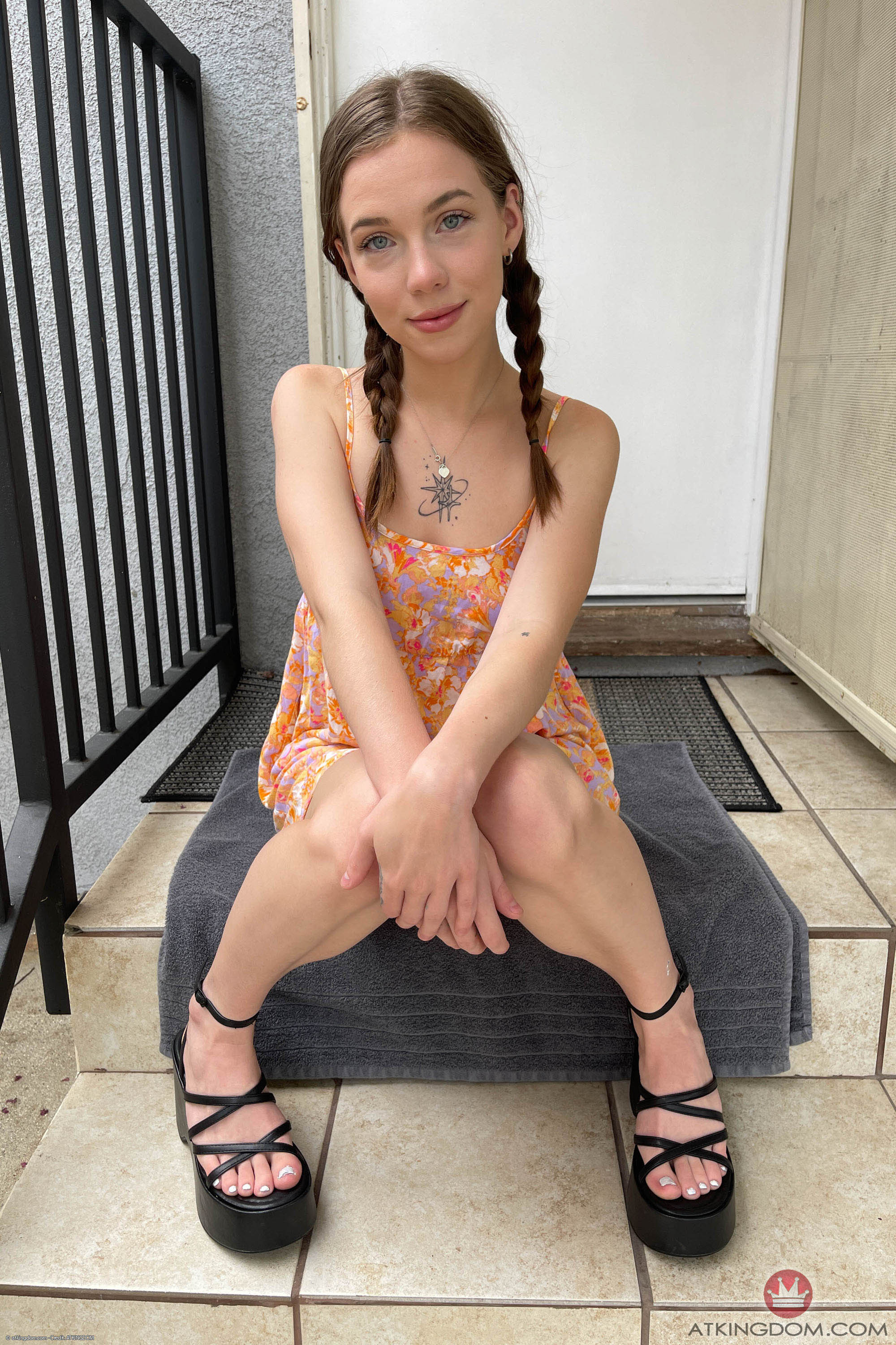 Venus Vixen in ATK Petites set Virtual Date