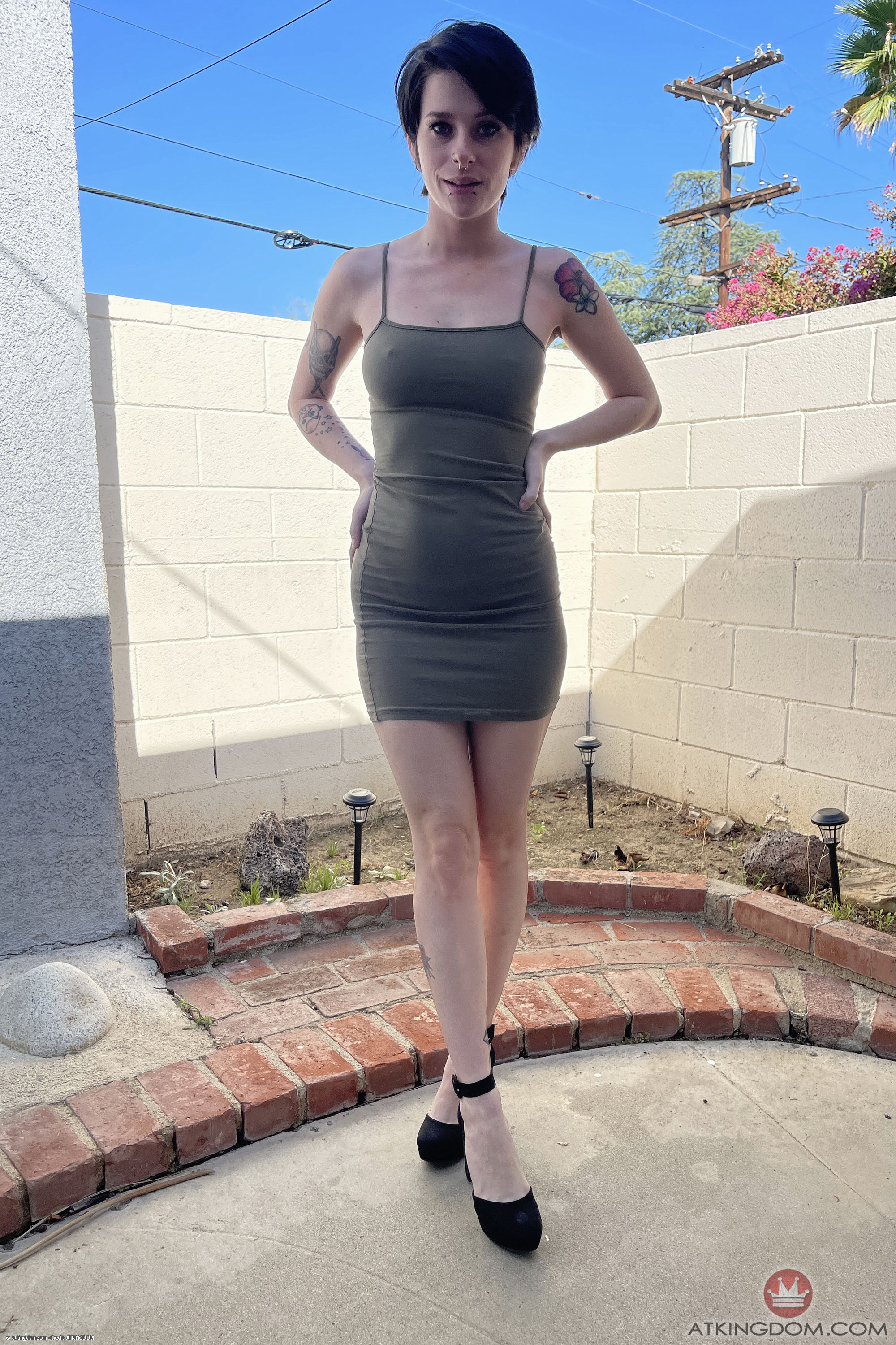 Kitty Lynn in ATK Petites set BTS POV Date