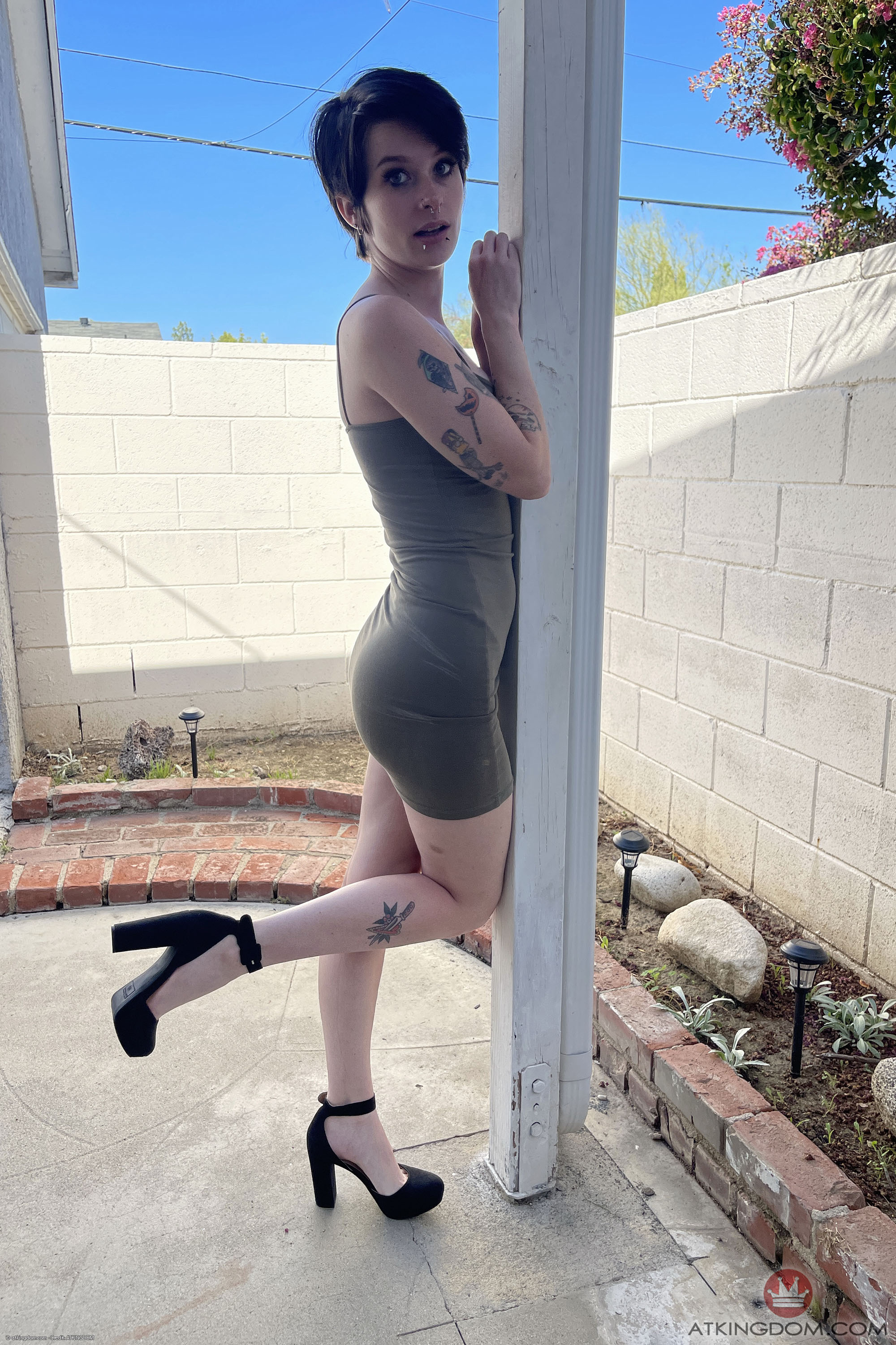 Kitty Lynn in ATK Petites set BTS POV Date