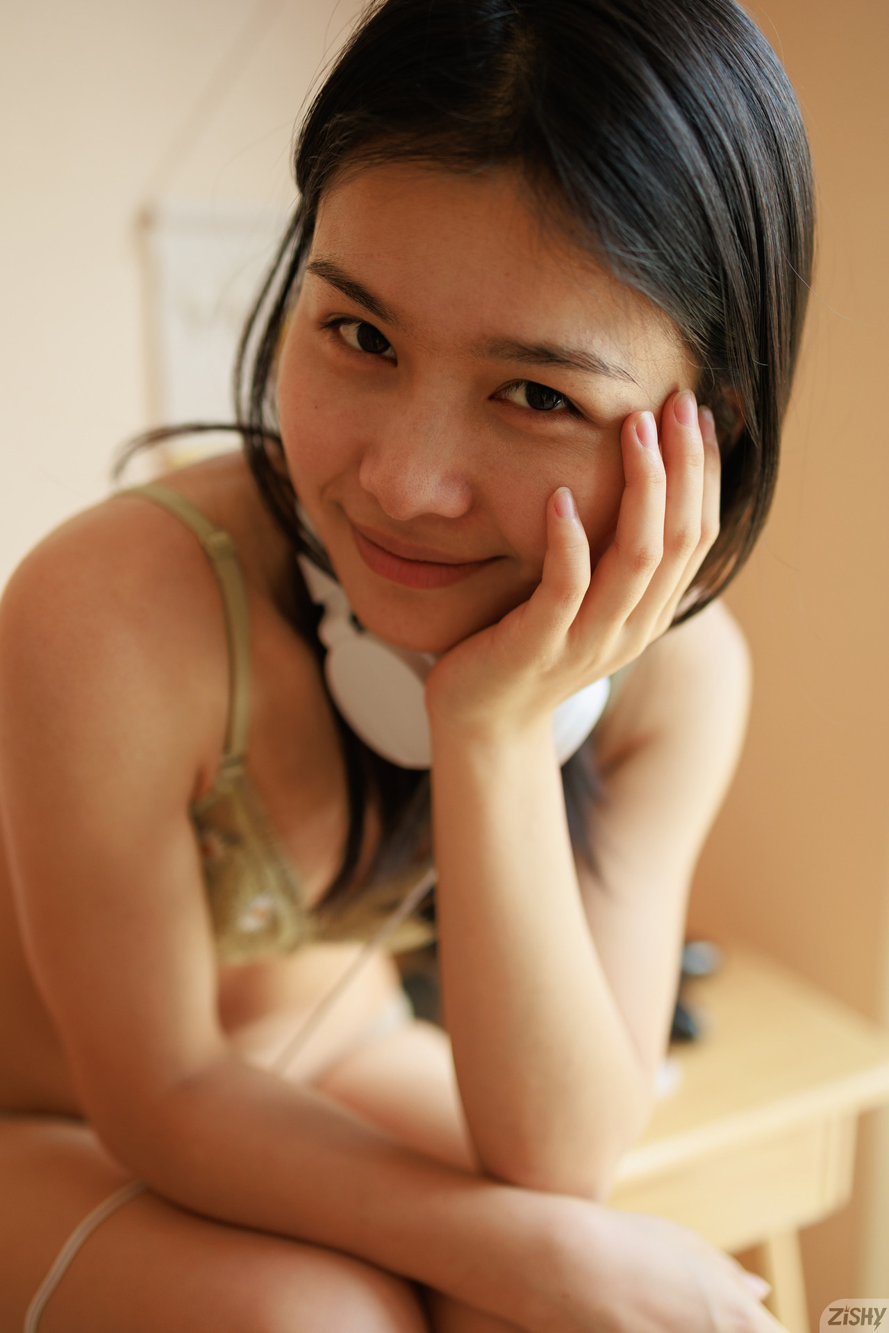 Banana Li in Zishy set Down With CCP