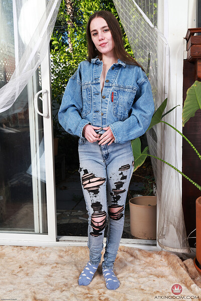 Sia Wood in Ripped jeans from ATK Petites