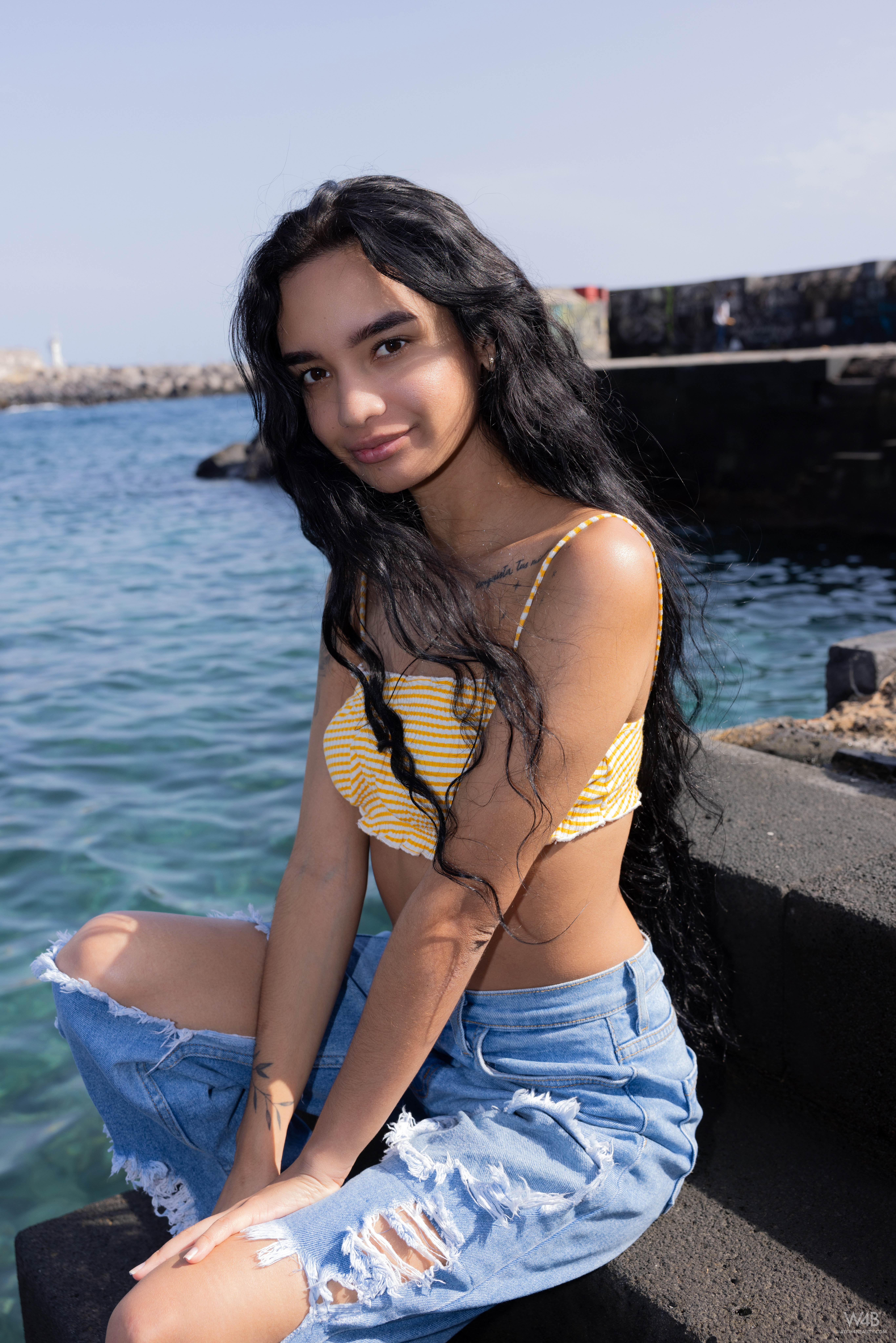 Dulce in Watch 4 Beauty set Innocent Walk