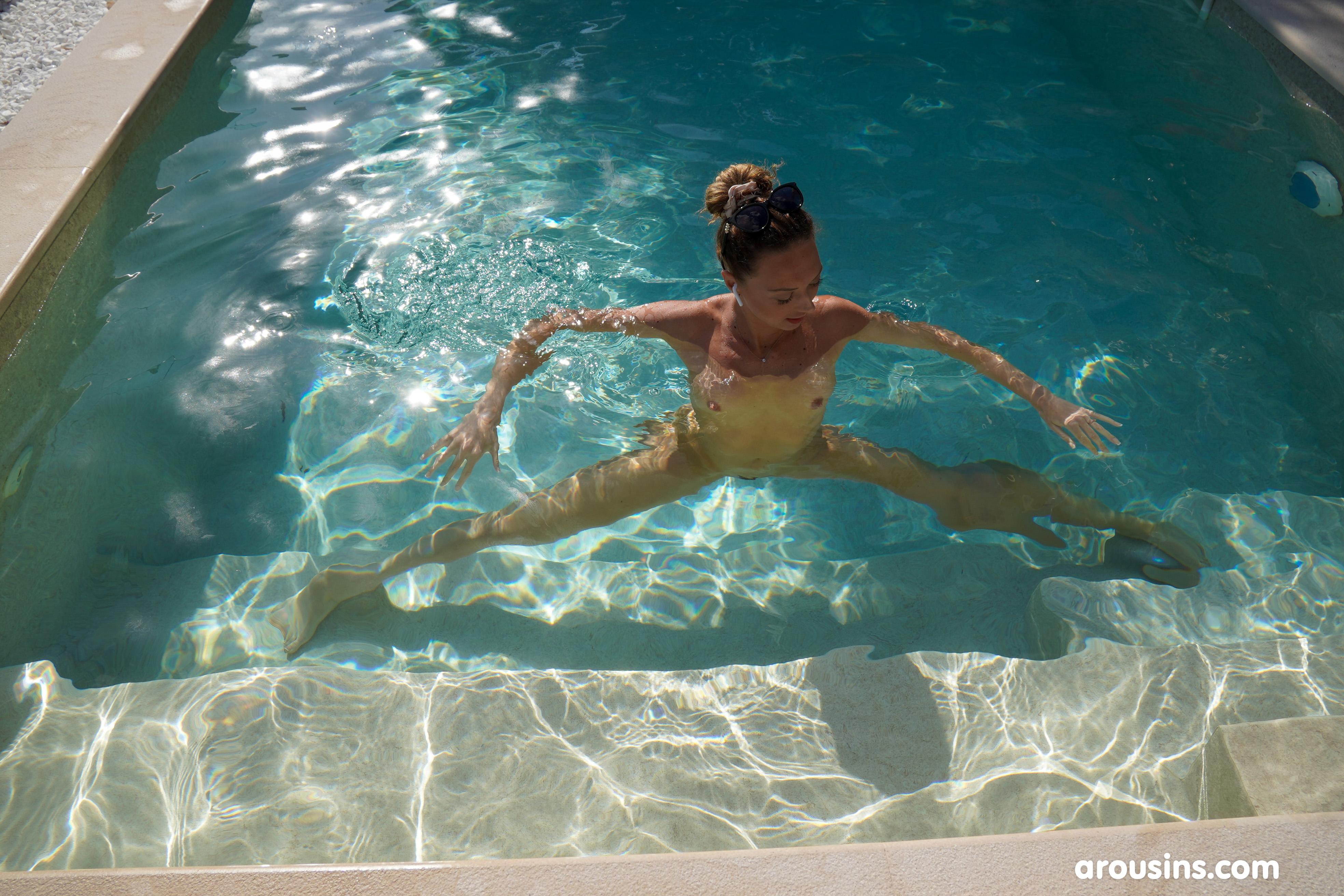Isabella De Laa in Arousins set Pool Shoot