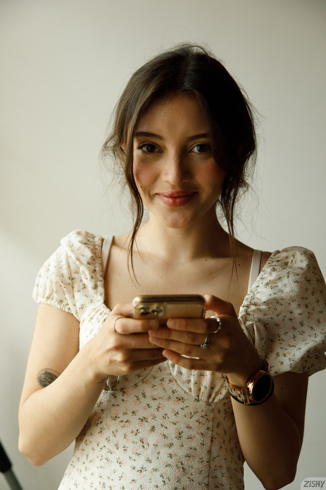 Roselina Andee in Zishy set Central Casting