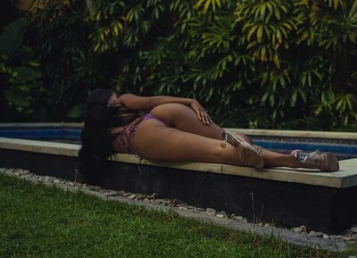 Chloe in Showing Them Curves from Sanktor