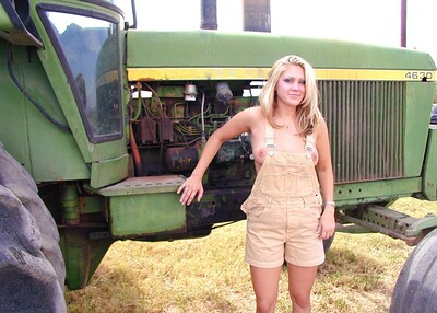 Amanda in Tractor-Pics from Nubiles