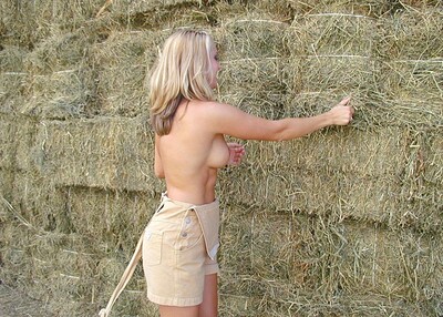 Amanda in Tractor-Pics from Nubiles
