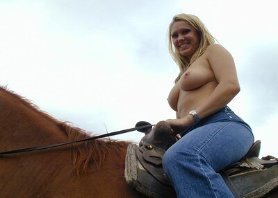Amanda in Horse-Pics from Nubiles