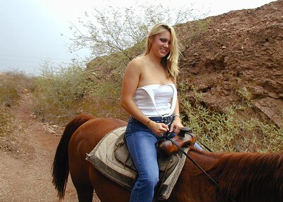 Amanda in Horse-Pics from Nubiles