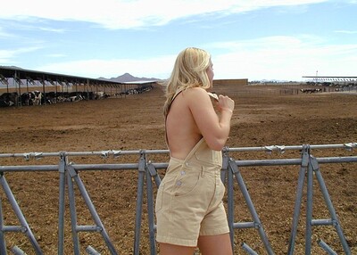 Amanda in Farm-Pics from Nubiles