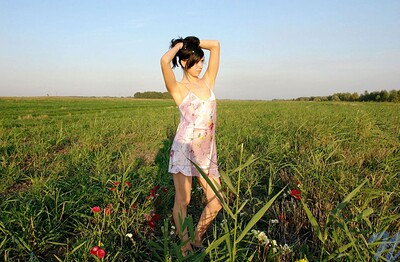 Holly in Green_fields from Nubiles
