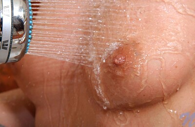 Maura in Pussy bath from Nubiles