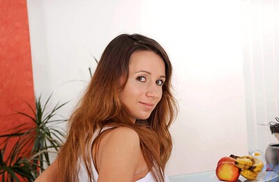 Inna Blossom in Banana fuck from Nubiles