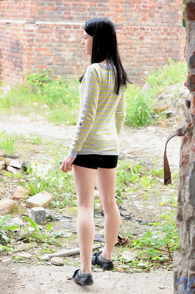 Lolly Pop in Outdoor stroll from Nubiles