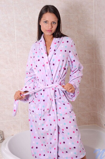 Kari S in Bathvibe from Nubiles