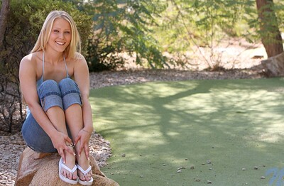 Kellie in Outdoorcum from Nubiles