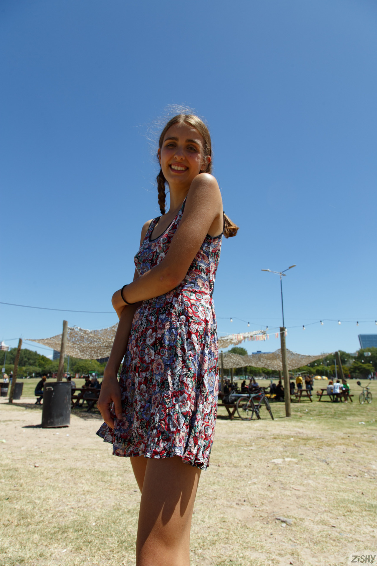 Zoe Aguilar in Zishy set Sputnik Mi Amor