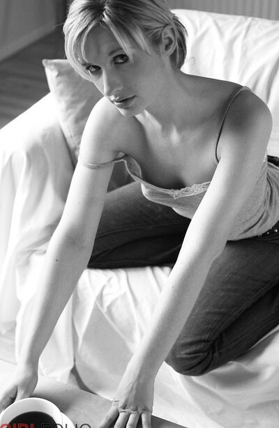 Leah in Girlfolio set Naturally Leah