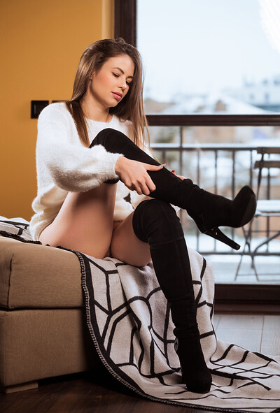 Beautiful model displays her marvelous feminine figure and flaunts her yummy smooth ass cheeks