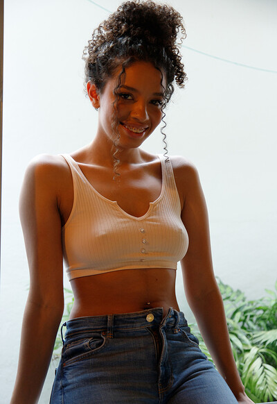 Valery Ponce in Zishy set Damas R Drama