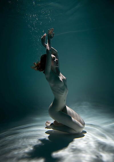 Hazel in Emily Bloom set Aquarium