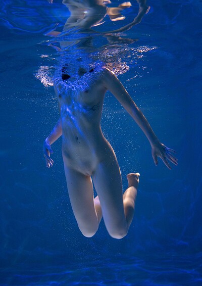 Hazel in Emily Bloom set Aquarium