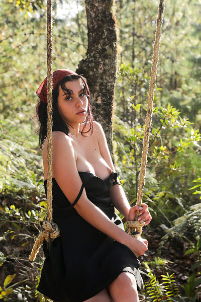 Cazadora in Swing from Nubiles