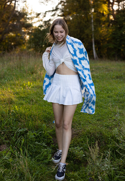 Alice Murkovski in Maidens Dreams from Stunning 18