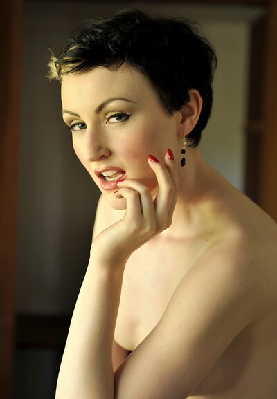 Anita de Bauch in Breathtakers set Ruin