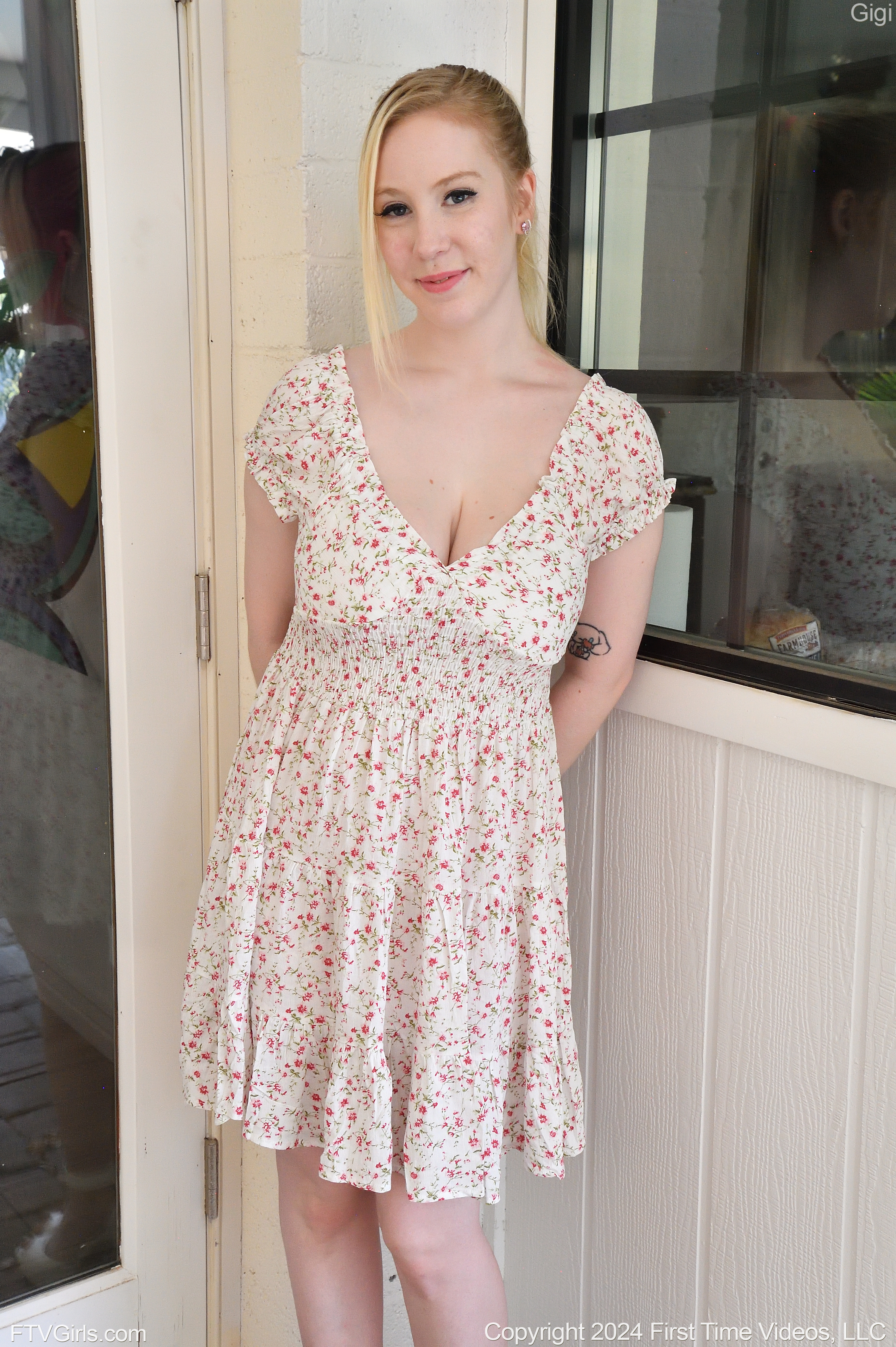 Gigi in Ftv Girls set Pink Spreads