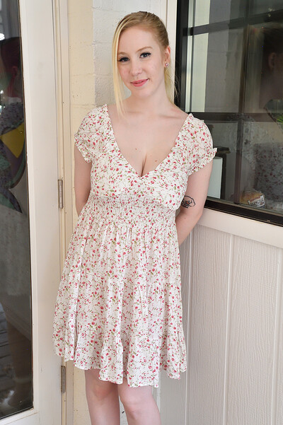 Gigi in Ftv Girls set Pink Spreads