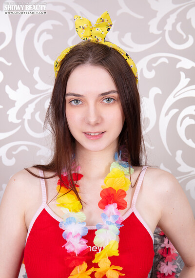 Ernesta in Showy Beauty set House Party