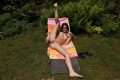 Bella Nova in Legs Apart from Als Scan