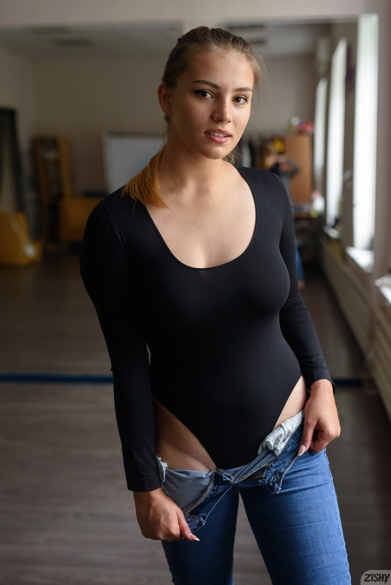 Harissa Berry in Zishy set Studio Nudio