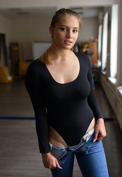 Harissa Berry in Zishy set Studio Nudio