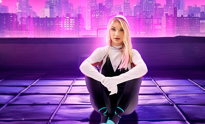Daisy Lavoy in Spiderman Across the Spiderverse Gwen from VR Cosplay X