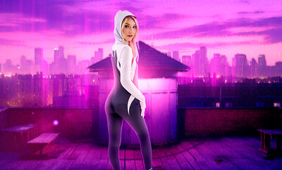Daisy Lavoy in Spiderman Across the Spiderverse Gwen from VR Cosplay X