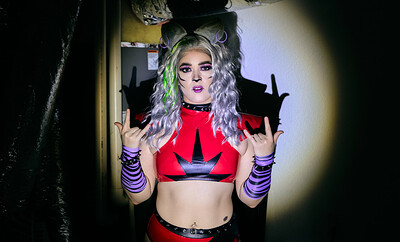 Victoria Voxxx in Five Nights at Freddy's from VR Cosplay X