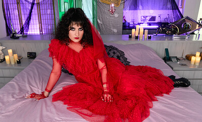 Nikki Slick in Beetlejuice from VR Cosplay X