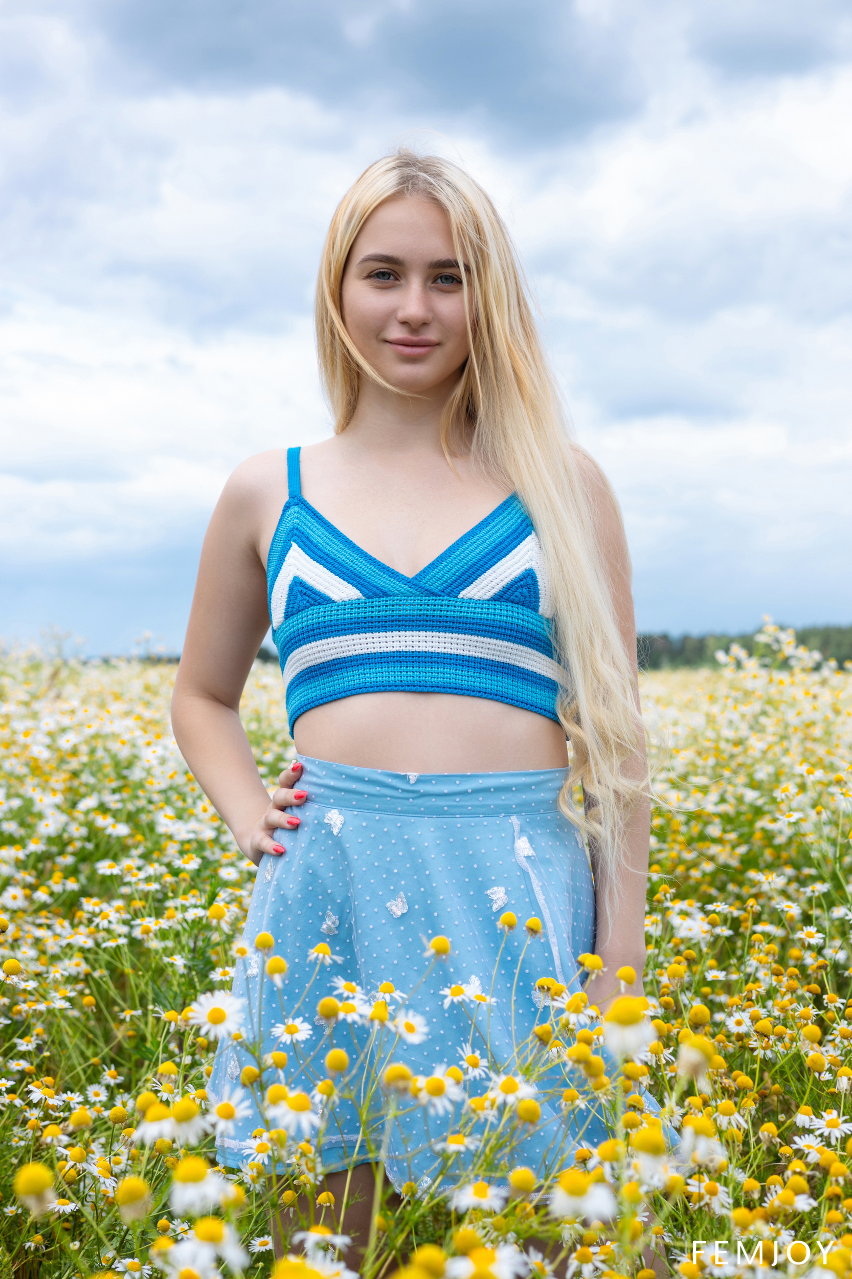 Melisa A in Femjoy set In The Field
