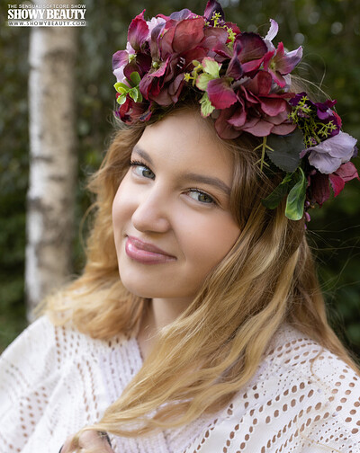Nikoleta in Showy Beauty set Vitamins