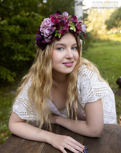 Nikoleta in Vitamins from Showy Beauty