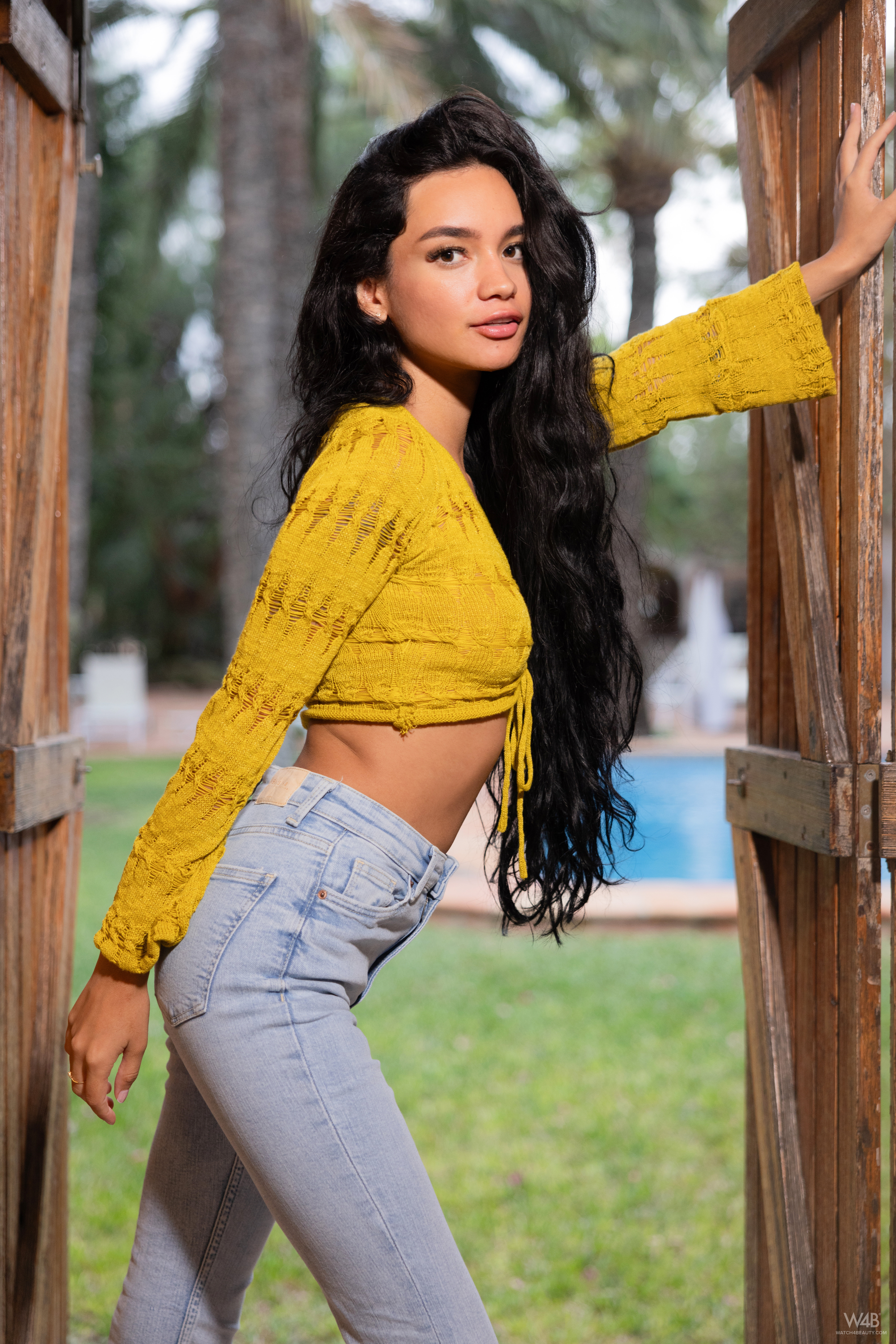 Dulce in Watch 4 Beauty set Cold Evening